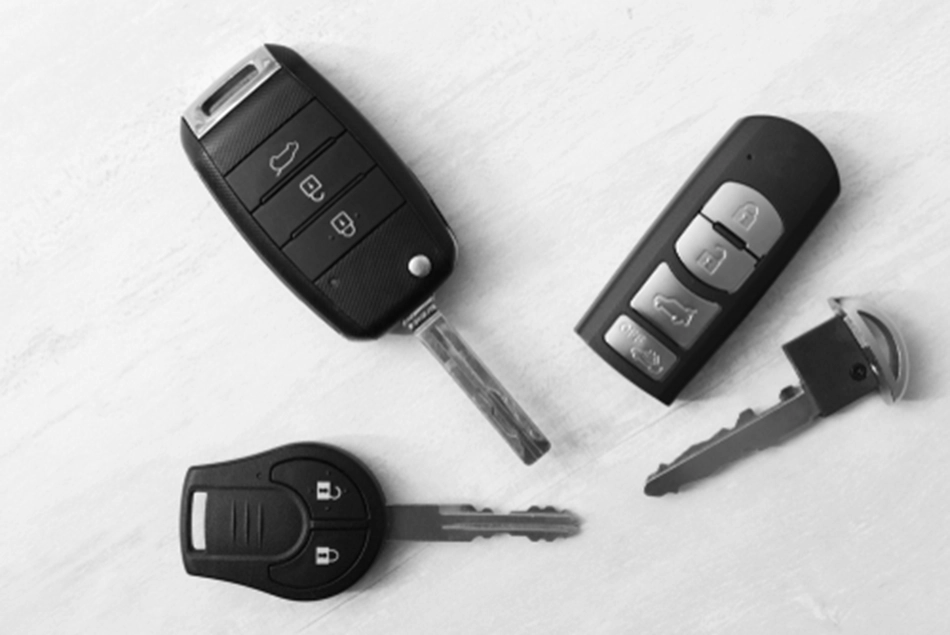 Different types of car keys, from the oldest to the most recent