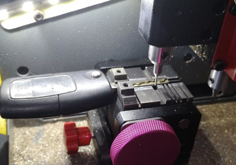 car_key_cutting