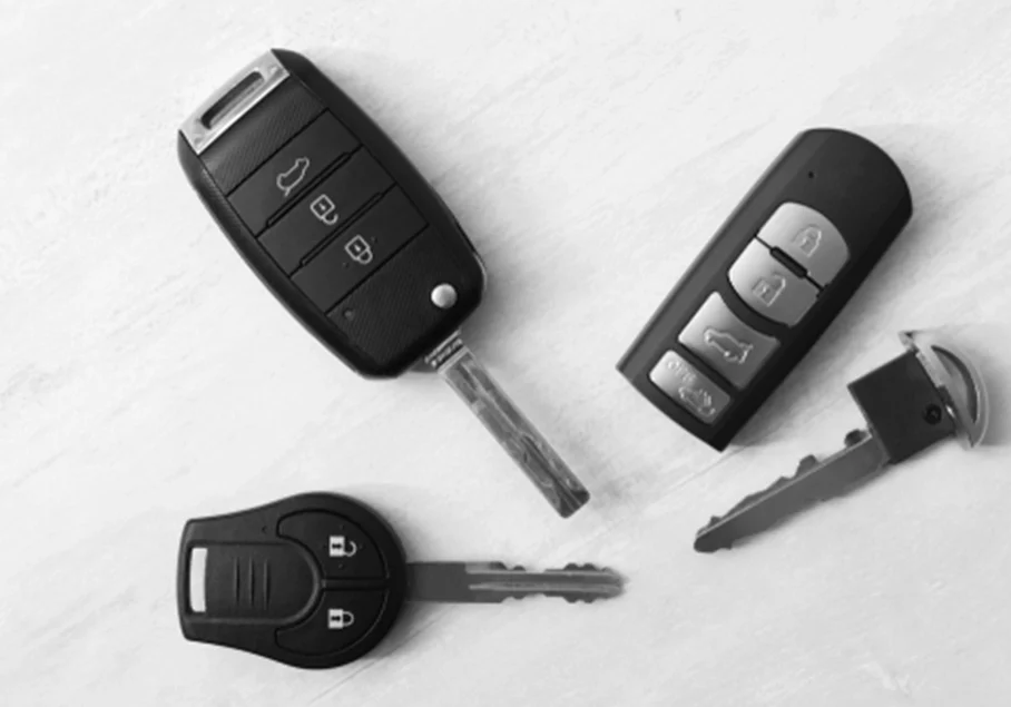 Different types of car keys, from the oldest to the most recent